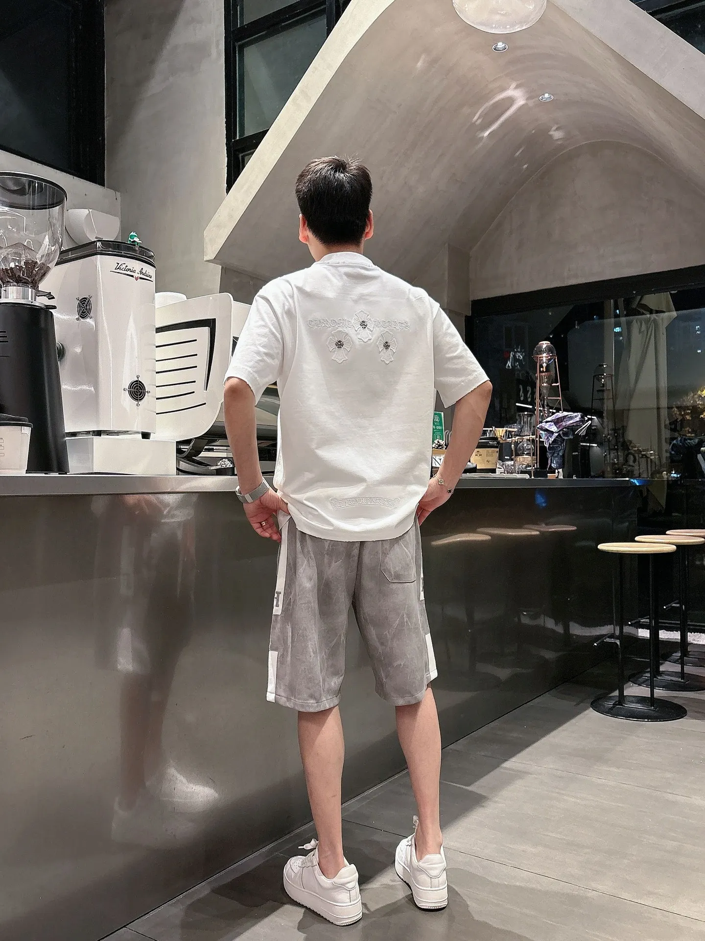 Hermès three-standard complete 2026 summer New Arrival men's casual shorts, advanced custom-made Breathable fabric, Breathable fabric, extremely stretchy and comfortable, impeccable details, top-grade accessories, original logo design concept, delicate and soft feel! The upper body fit is awesome! Size: M-XXXL Please state your height and weight when ordering